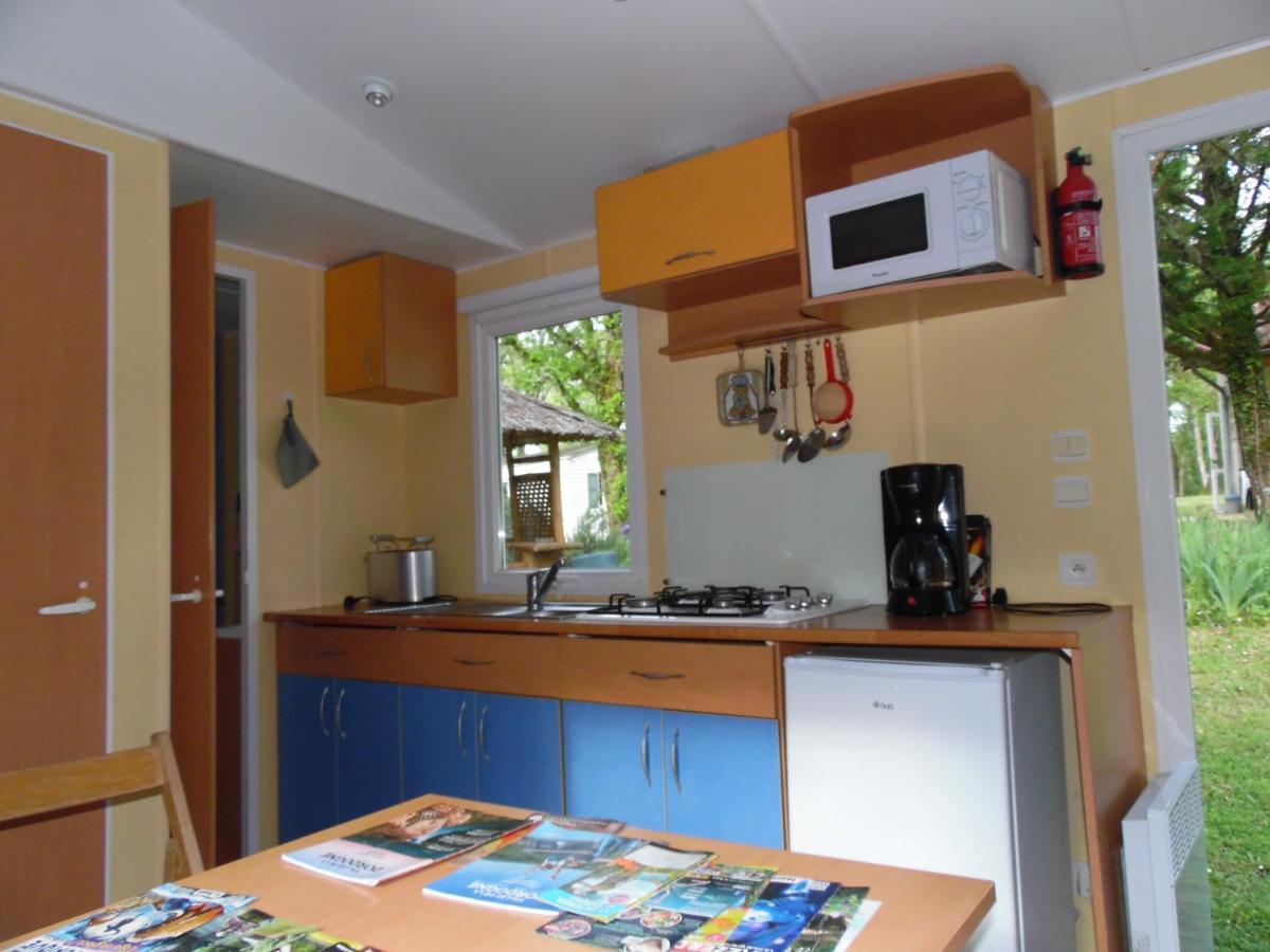 Camping Les Paillotes Payrac Bagian luar foto