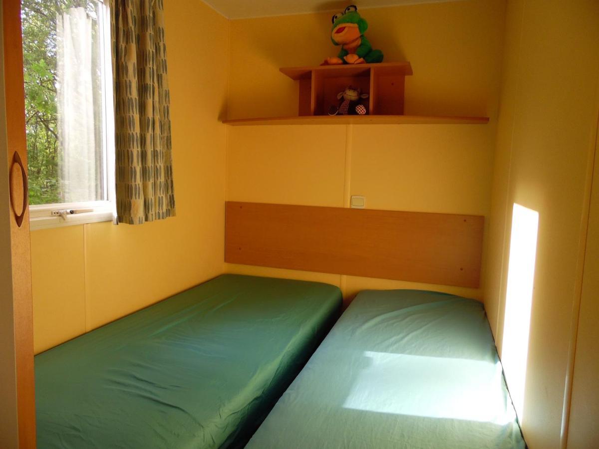 Camping Les Paillotes Payrac Bagian luar foto
