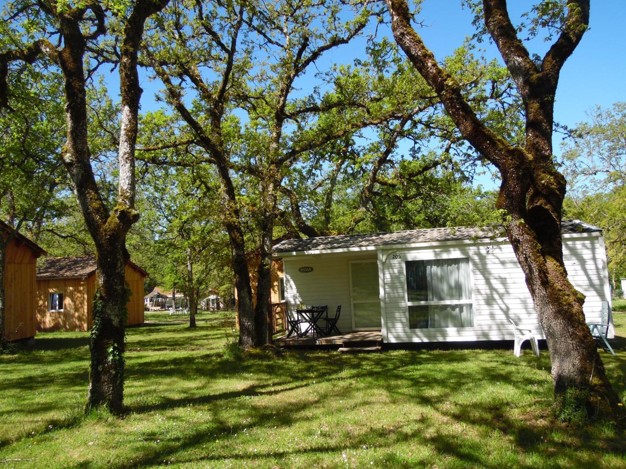 Camping Les Paillotes Payrac Bagian luar foto